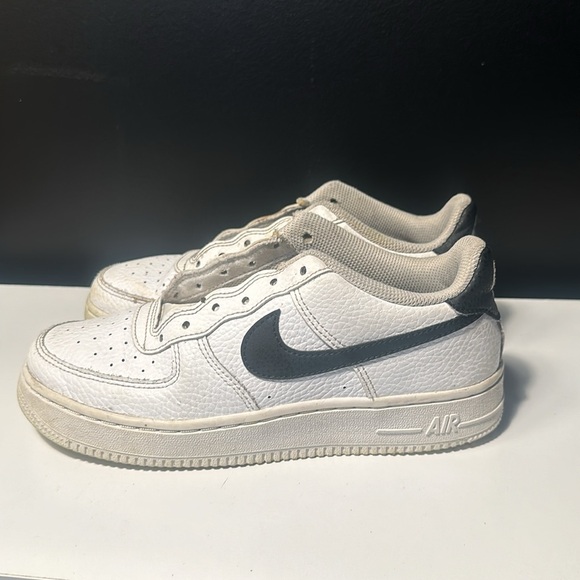 Forces - Picture 3 of 4